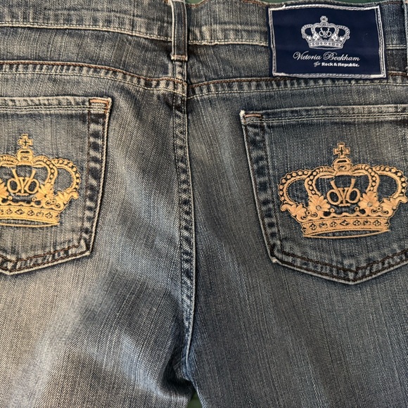 ✨SALE✨Victoria Beckham Faded Cropped Jeans - sz 29 - Picture 2 of 7